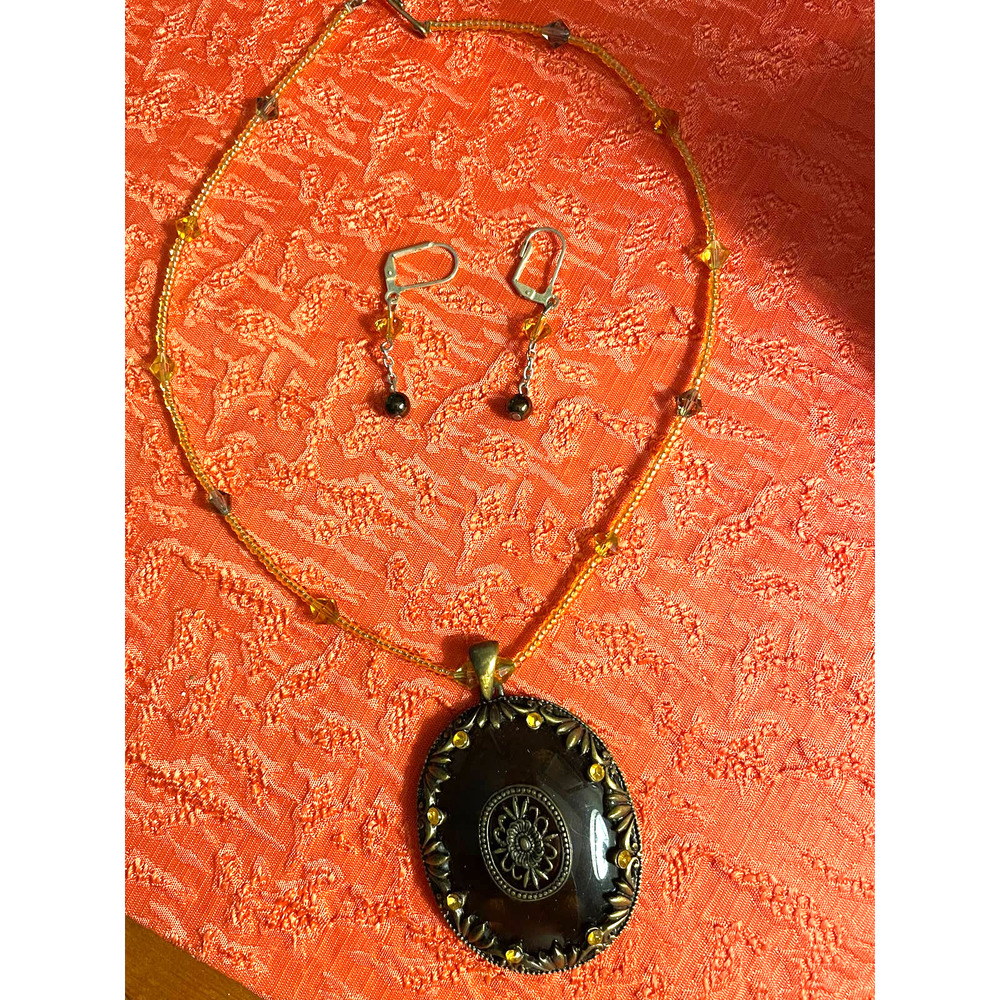 HANDMADE NECKLACE & EARRING SET